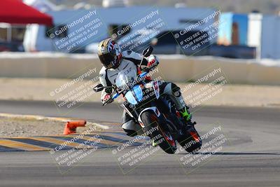 media/Dec-18-2022-SoCal Trackdays (Sun) [[8099a50955]]/Turn 2 (950am)/